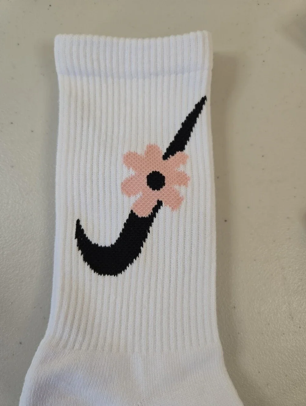 NWoT Nike 3-Pack Pink & White Crew Socks Medium 6-10